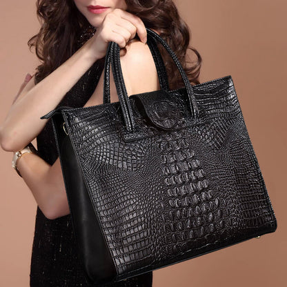 Handbag in crocodile style for a fashion-conscious appearance