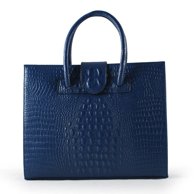 Handbag in crocodile style for a fashion-conscious appearance