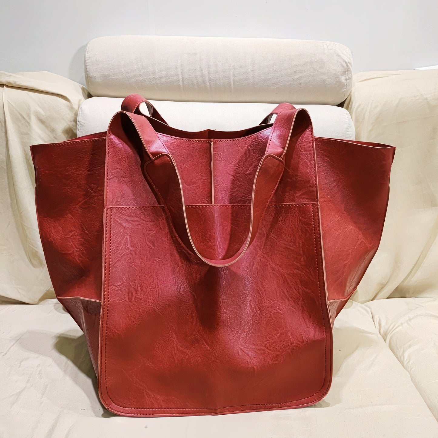 Practical, large and trendy handbag