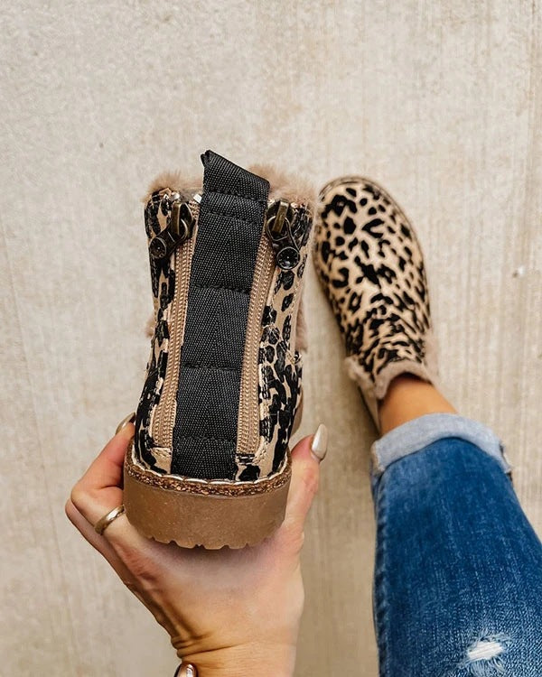 Lined ankle boots in a trendy leopard style