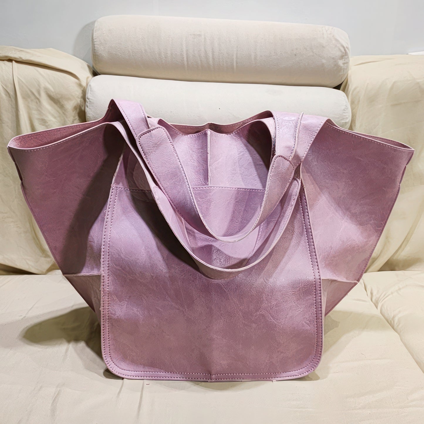 Practical, large and trendy handbag