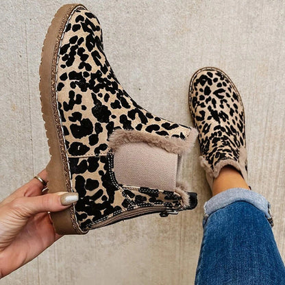 Lined ankle boots in a trendy leopard style