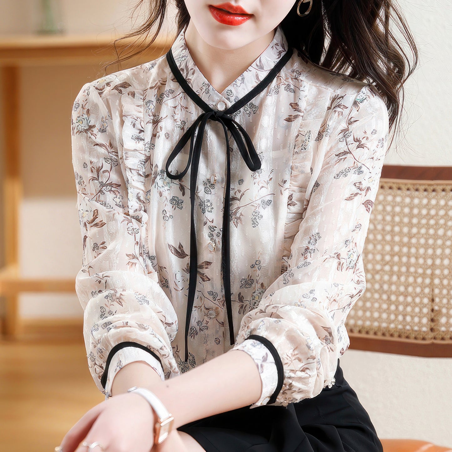 Elegant blouse for a stylish appearance