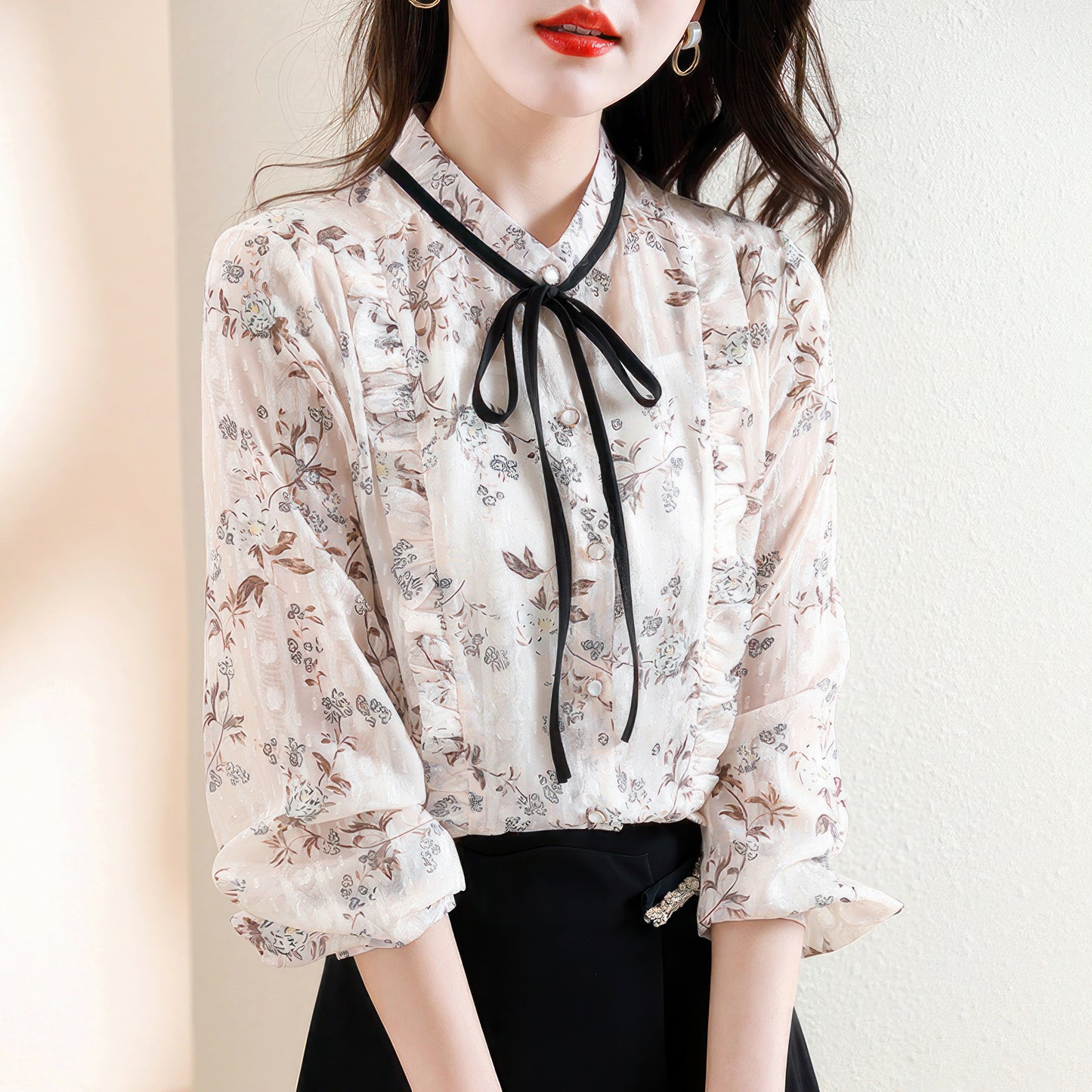 Elegant blouse for a stylish appearance